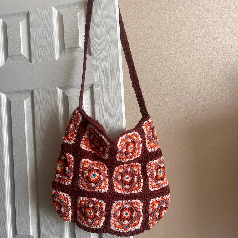 NWOT catch me crochet hobo bag - Picture 2 of 3